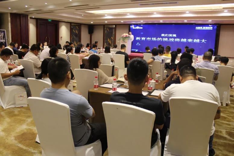 AI創(chuàng)享 智領(lǐng)未來(lái)——AI賦能創(chuàng)新百度營(yíng)銷(xiāo)峰會(huì)圓滿(mǎn)落幕